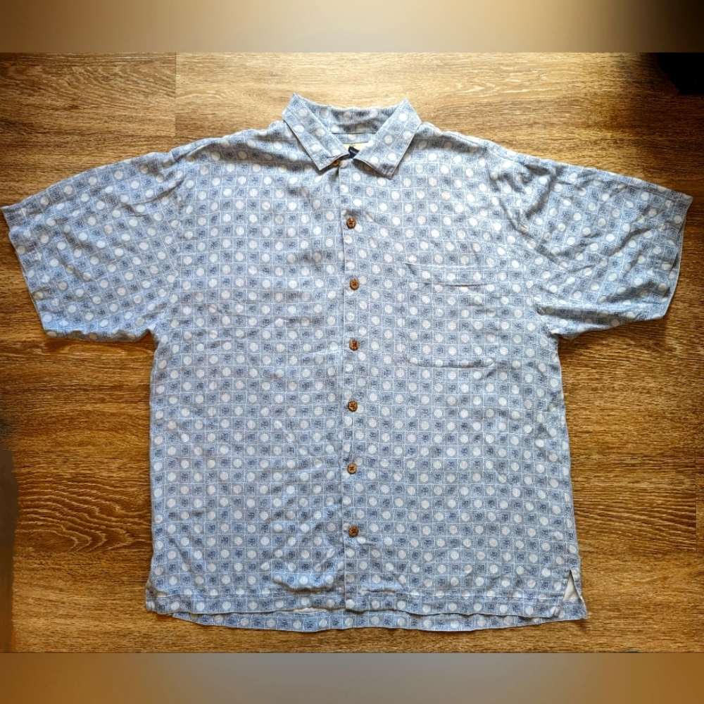 Tommy Bahama 100% Silk Collared Button Up Hawaiian Style Shirt